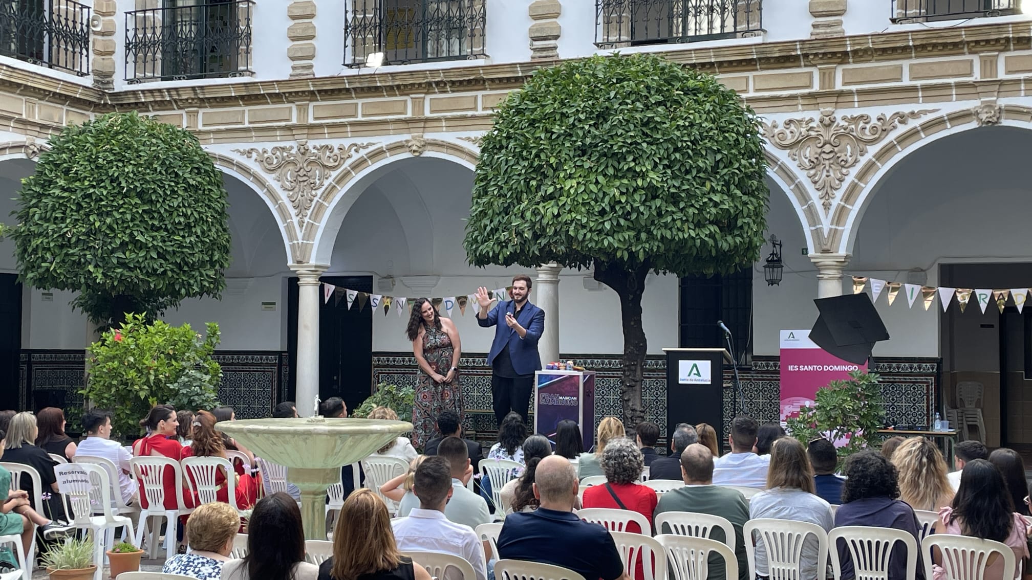 Fran Sambruno actuando en el IES Santo Domingo de Jerez